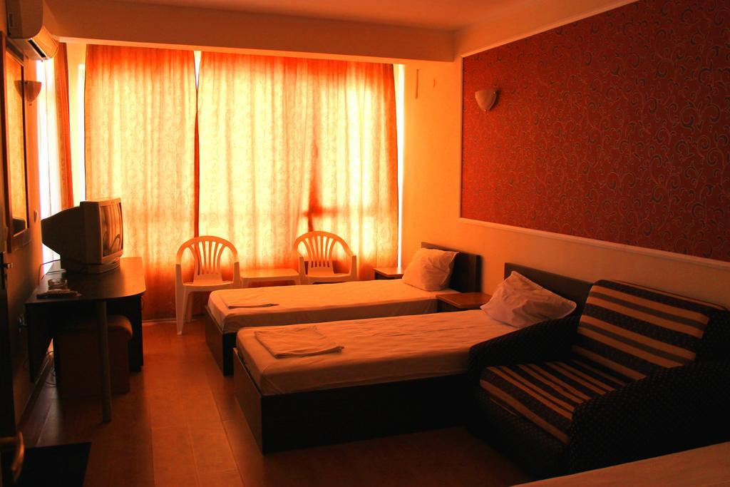 Ryor Hotel Slăntjev Brjag Rum bild